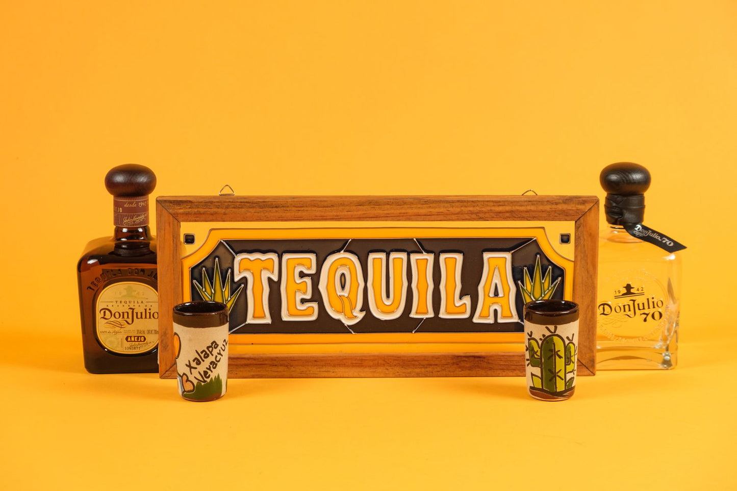 Kombi Paket 2 Flaschen Tequila Don Julio Anejo + Cristalino 70 + 1 Glasschild +2 Tequilabecher