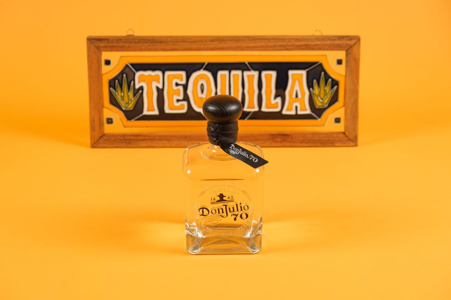 Kombi Paket 1 Flasche Tequila Don Julio Anejo 70 Cristalino + 1 Glasschild