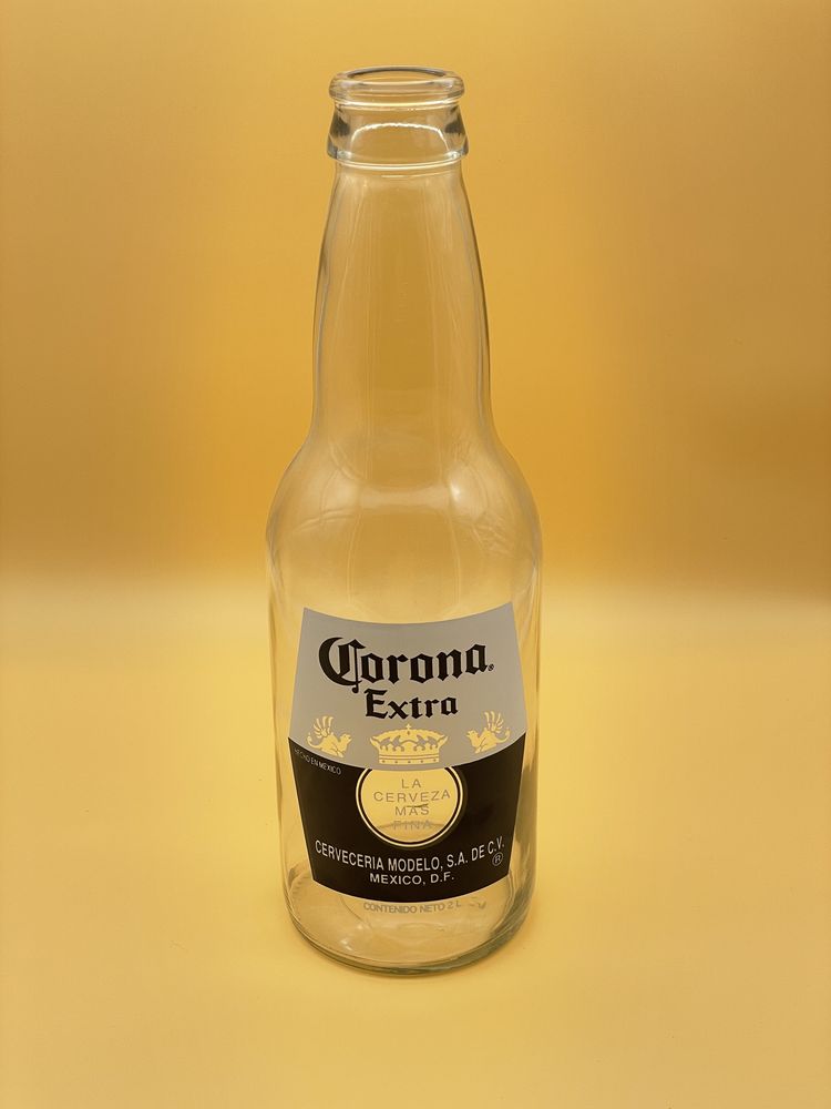 Große Corona Flasche aus Glas zur Dekoration